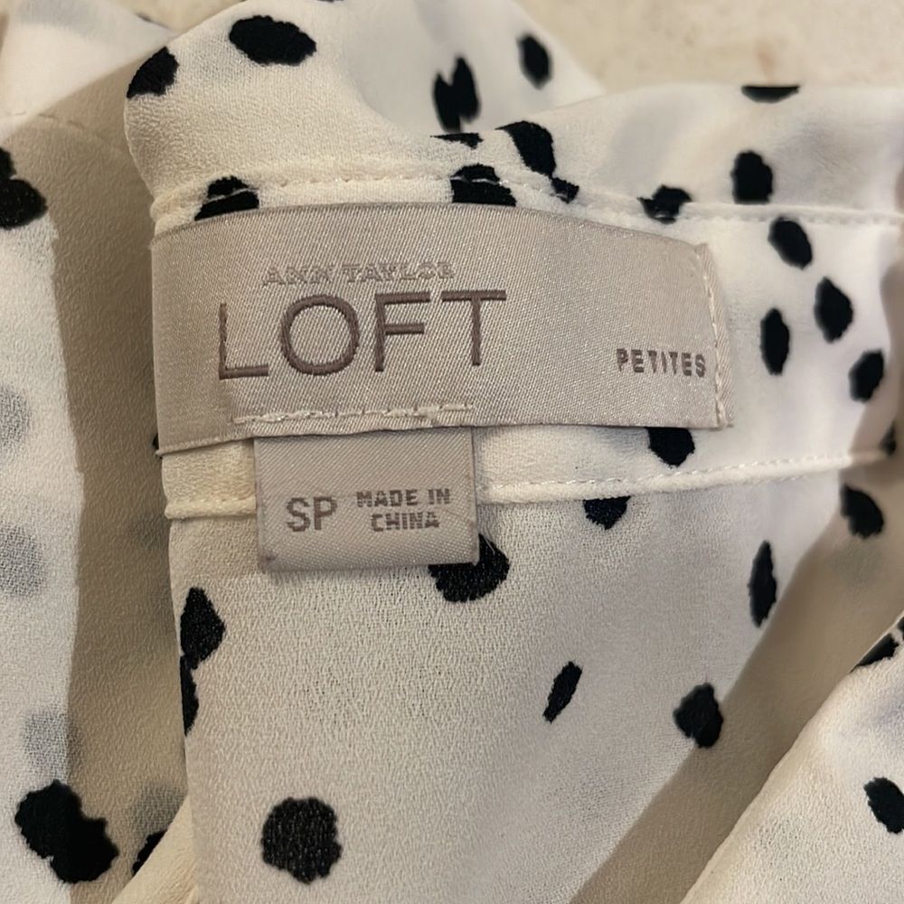 Ann Taylor LOFT NWOT Dalmatian print button down top SZ SP. small petites. - Picture 8 of 11